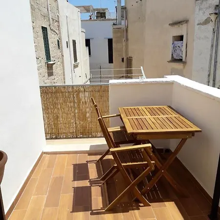 Charming In With Terrace. *