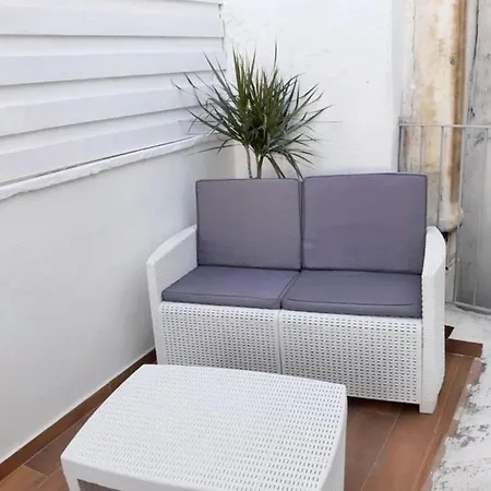 Charming In With Terrace. Apartment *