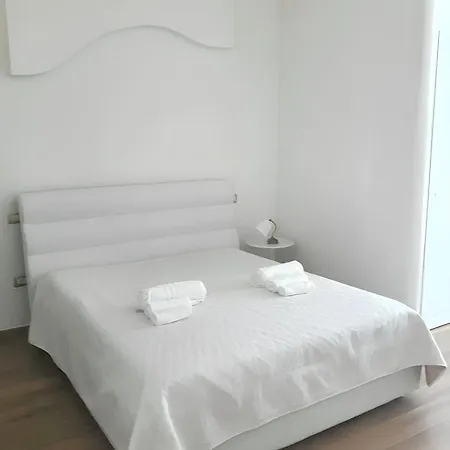 Charming In With Terrace. Apartment *